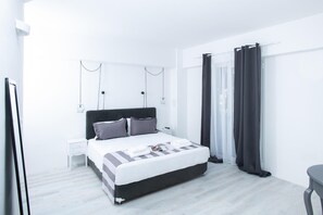 In-room safe, individually decorated, desk, laptop workspace - Bianco Olympico Beach Resort - All Inclusive (Polygyros)