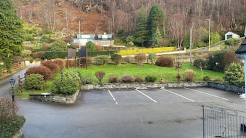 Dobbeltrom, hageutsikt (Little Loch Broom (SGarden View)) | Utsikt fra rommet