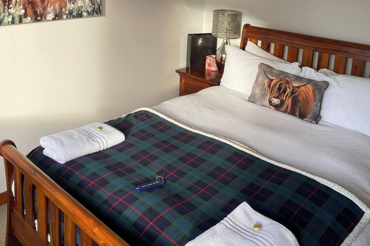 Double Room (The Loch Broom Suite) | Iron/ironing board (on request), WiFi (free), individually decorated