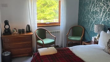 Double Room, Garden View (Little Loch Broom (FGarden View)) | Individually decorated, individually furnished, iron/ironing board