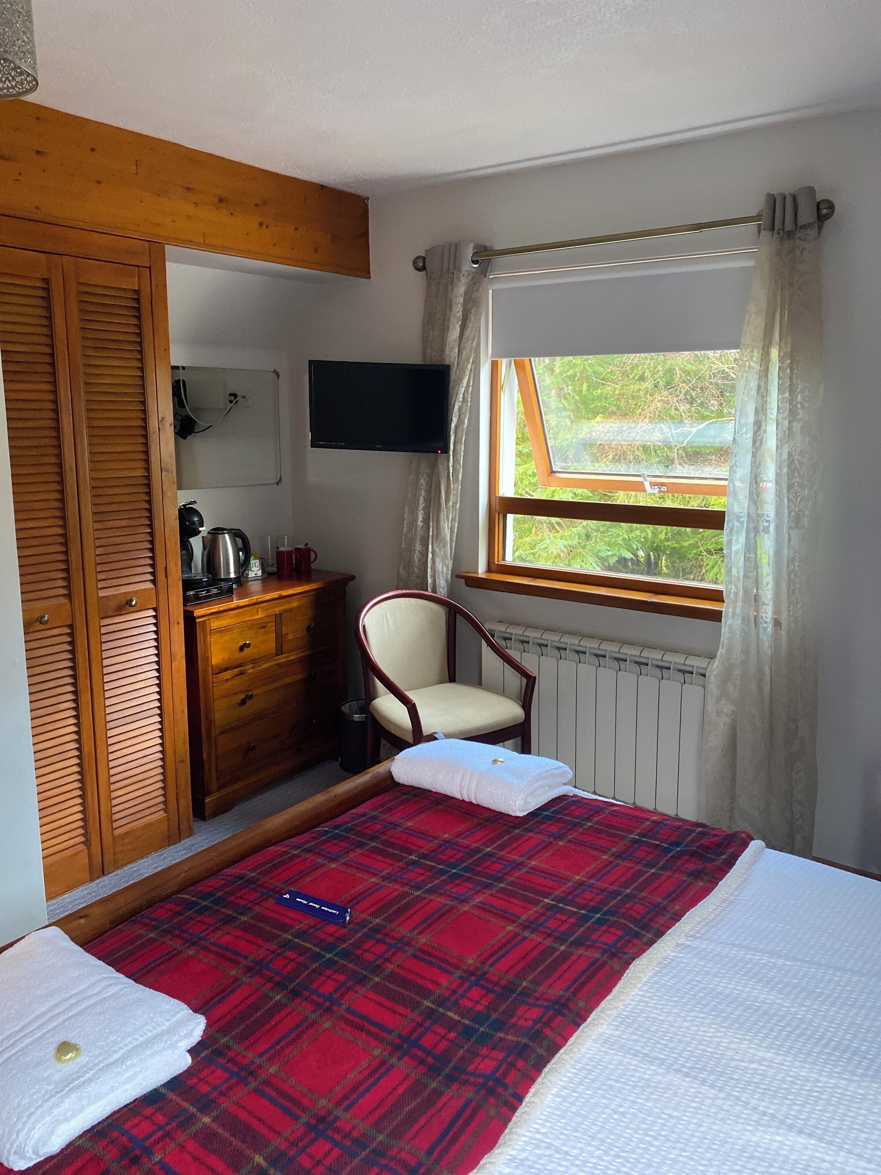 Tweepersoonskamer, uitzicht op tuin (The Ullapool) | Individueel gedecoreerd, individueel gemeubileerd