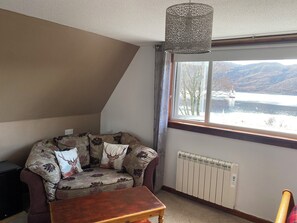 Individually decorated, individually furnished, iron/ironing board - Lochview Guest House (Ullapool)