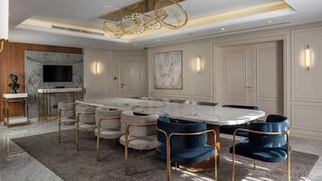 Royal suite | Dineren in de kamer