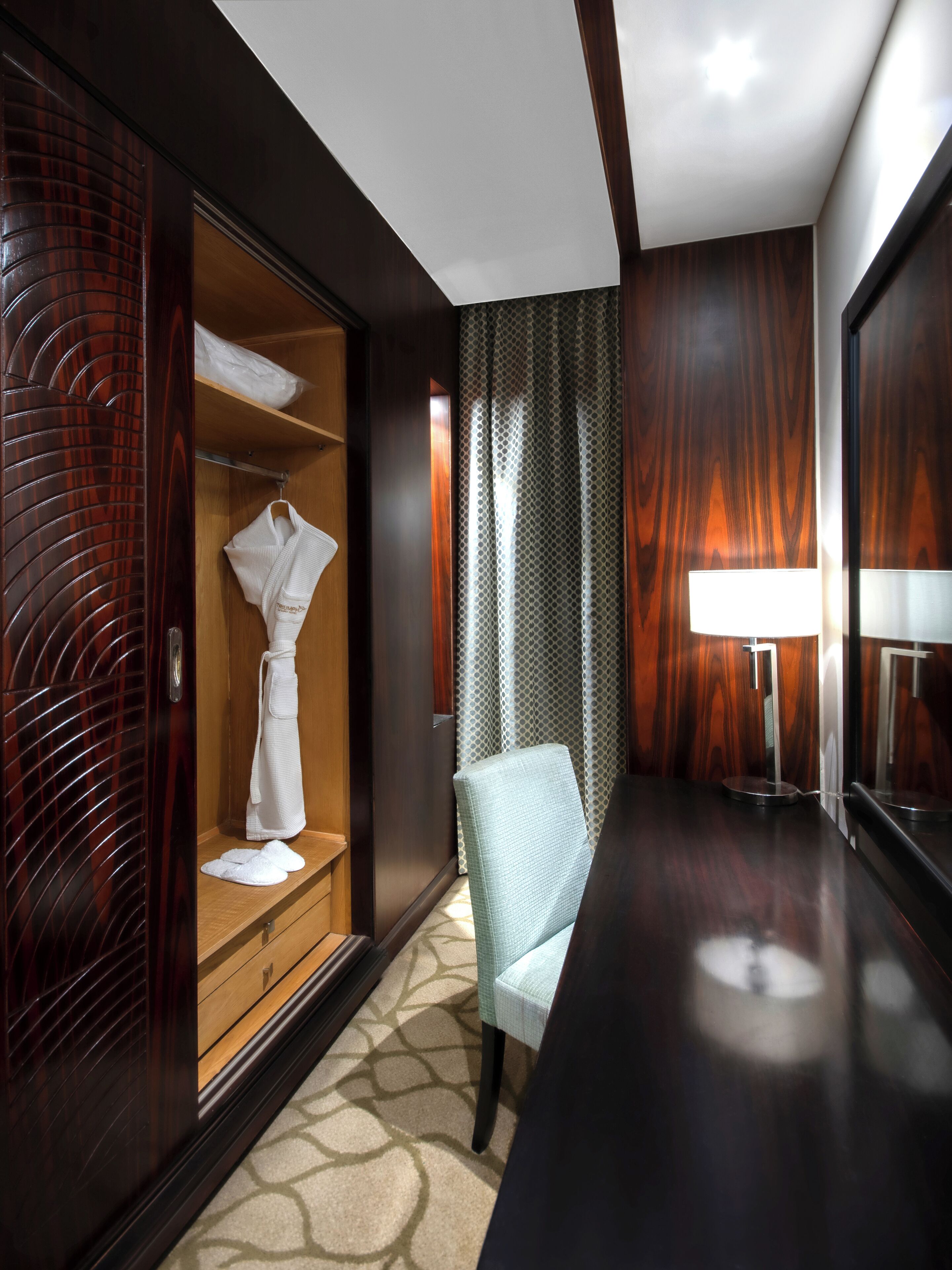 Premium-Zimmer, 1 King-Bett, Poolblick