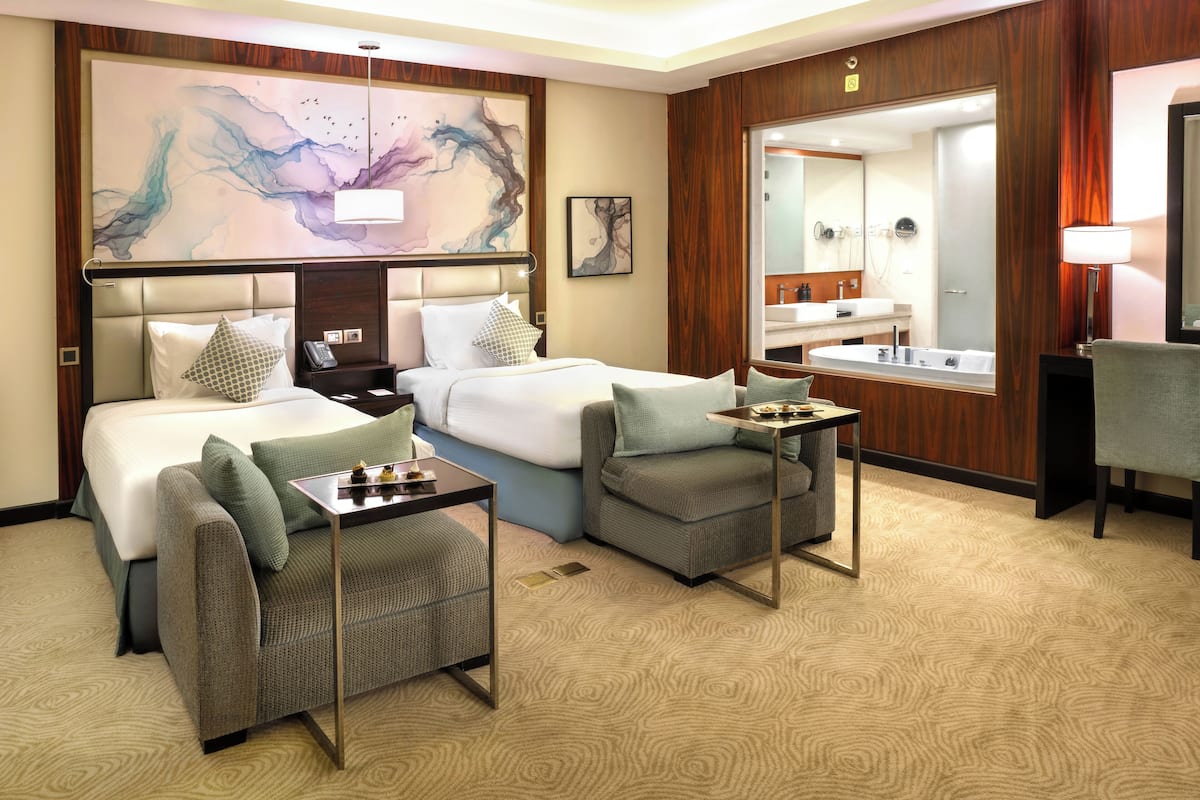 Grand Twin Room, City View (Deluxe) | Minibar, in-room safe, blackout curtains, iron/ironing board