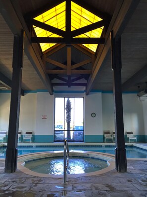 Piscine couverte, piscine extérieure