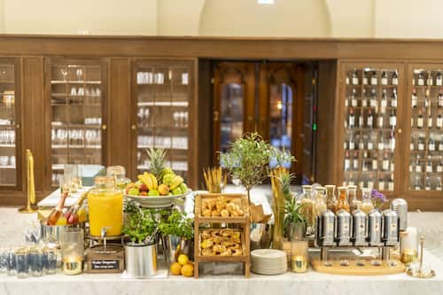 Buffet déjeuner servi tous les jours en supplément