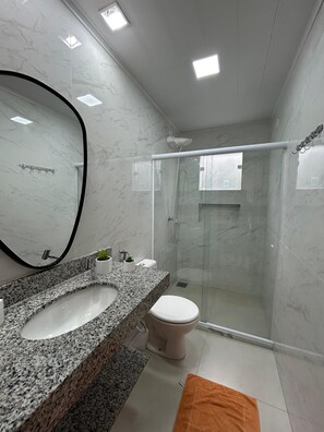 Casa | Baño | Regadera y amenidades de baño gratuitas 