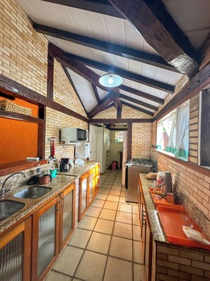 House | Private kitchen | Fridge, microwave, oven, cookware/dishes/utensils