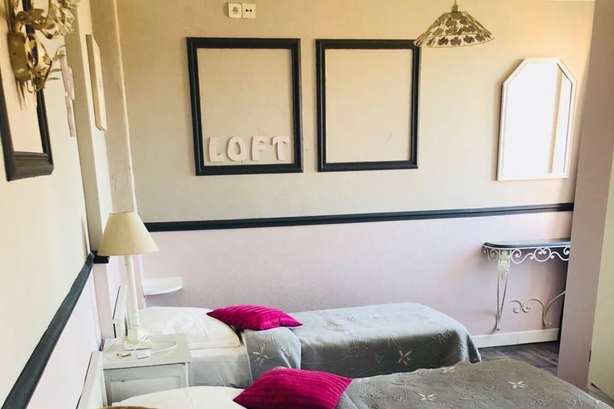 Klassieke driepersoonskamer, Meerdere bedden, niet-roken | Gratis wifi, individueel gedecoreerd, individueel gemeubileerd