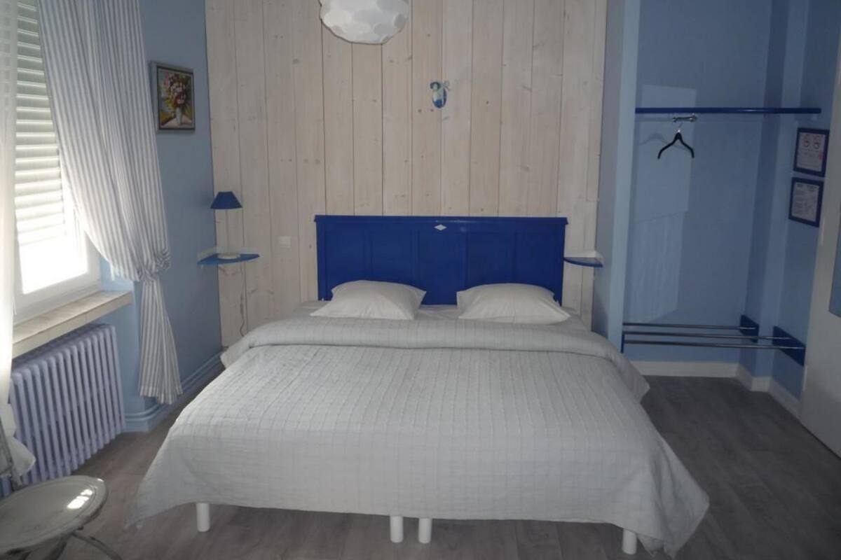 Eenvoudige tweepersoonskamer, 1 queensize bed, niet-roken | Gratis wifi, individueel gedecoreerd, individueel gemeubileerd