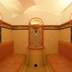 Couples treatment room(s), sauna, hot tub, steam room