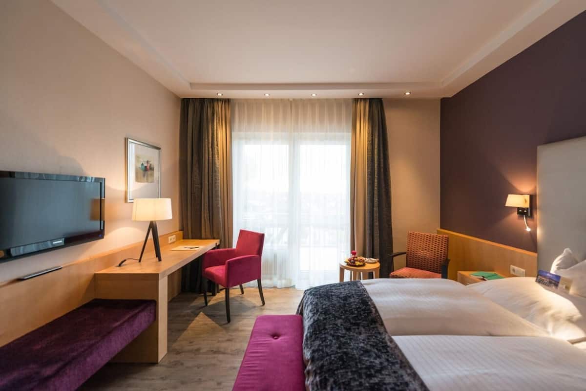 Deluxe Double Room | 1 bedroom, hypo-allergenic bedding, minibar, in-room safe
