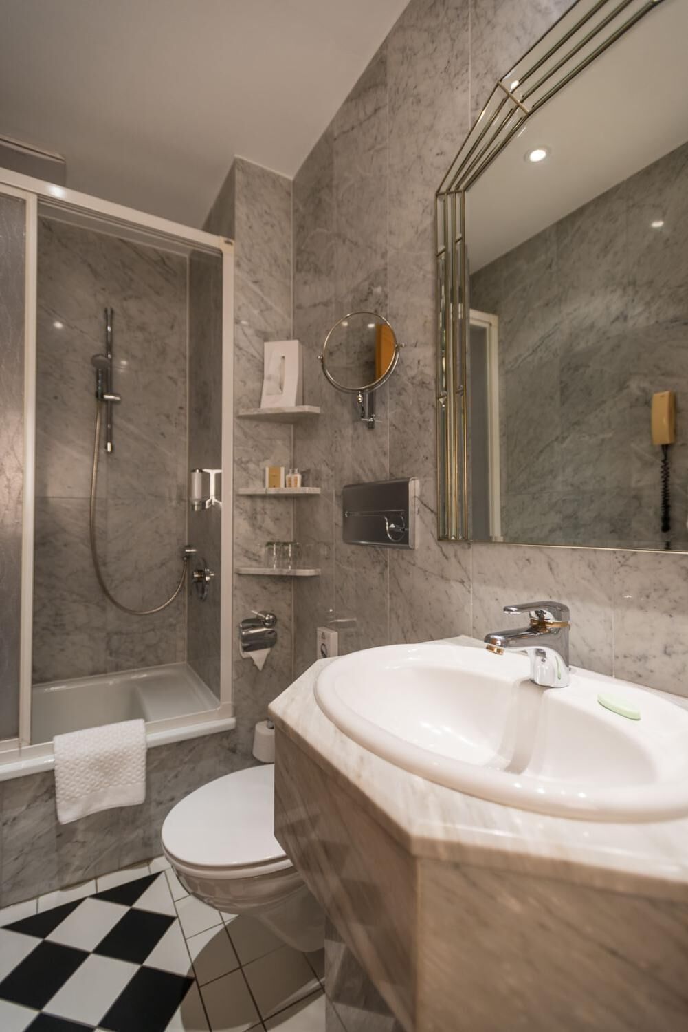 deluxe double room | bathroom | shower, hair dryer, bathrobes, slippers