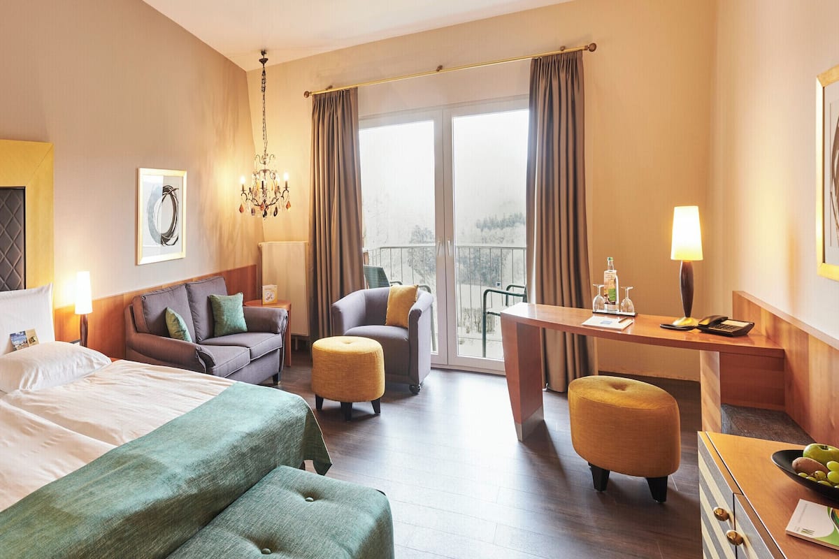 Deluxe Double Room | 1 bedroom, hypo-allergenic bedding, minibar, in-room safe