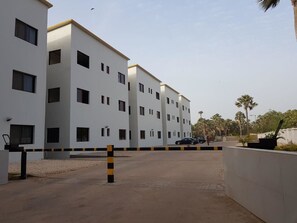 Property entrance - Relax waterfront serviced apartment (Serrekunda)