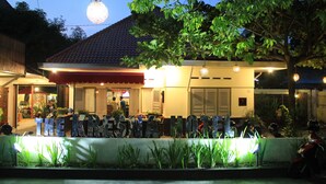 Front of property - evening/night - The Kresna Hotel (Yogyakarta)