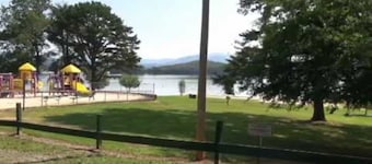Convenient in town home adjacent to 3 historical attractions and a mile walkway