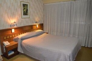 Minibar, caja de seguridad en la habitación y cortinas blackout 