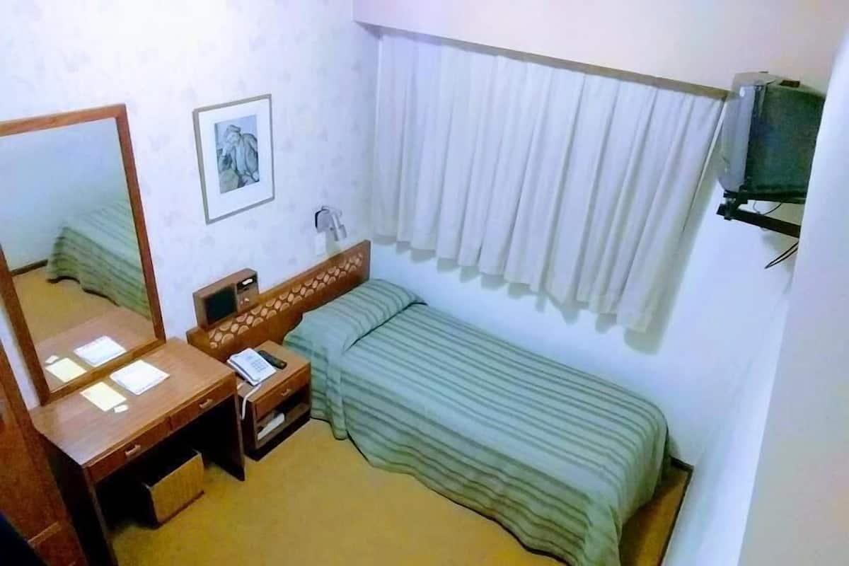 Minibar, caja de seguridad en la habitación y cortinas blackout
