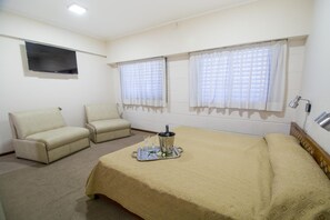 มินิบาร์, ตู้นิรภัยในห้องพัก, ผ้าม่านกันแสง, Wi-Fi ฟรี