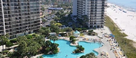 Piscina all'aperto, una piscina riscaldata