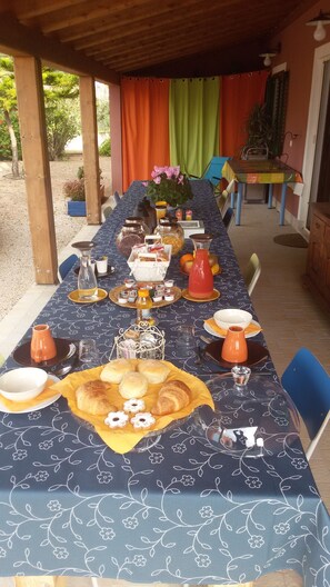 Daily buffet breakfast for a fee - Sole e Sale b&b (Pula)