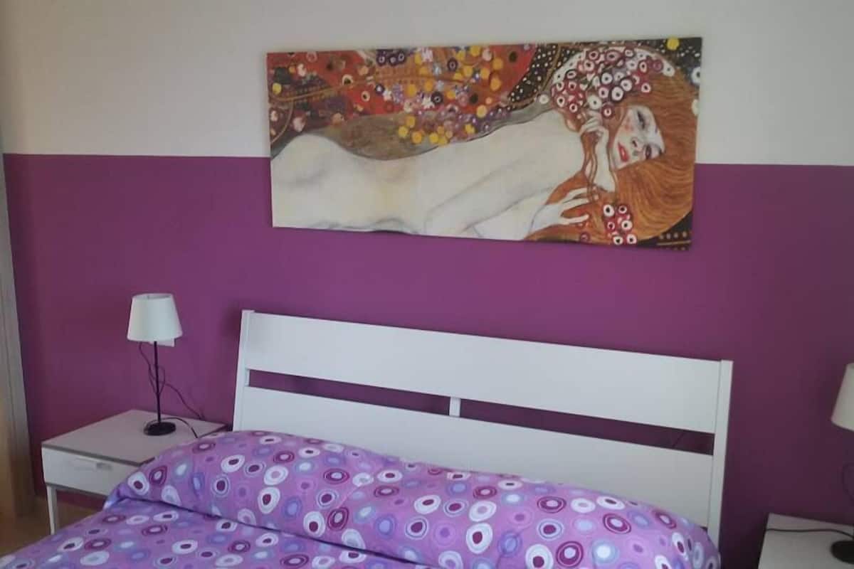 Familie appartement, 1 slaapkamer, uitzicht op heuvels | Een strijkplank/strijkijzer, gratis babybedden, gratis wifi, beddengoed