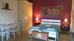 Iron/ironing board, free cots/infant beds, free WiFi, bed sheets - Sole e Sale b&b (Pula)