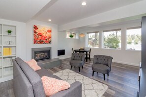 Smart-TV, peis og bøker