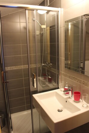 Double Room | Bathroom