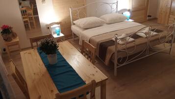 Standard Studio | In-room dining