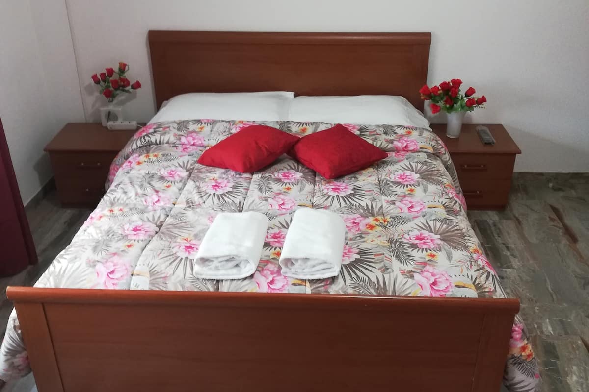 Desk, free WiFi, bed sheets