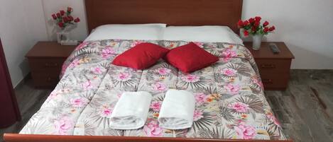 Bureau, Wi-Fi gratuit, draps fournis