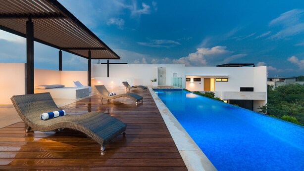Piscina con borde infinito
