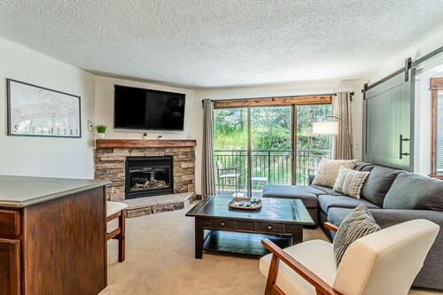 Spacious Mt Condo | Walk to Thunderhead Lift!