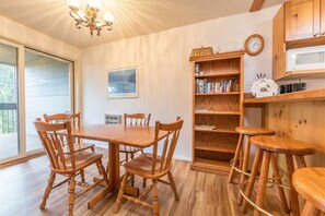In-room dining - Big Sky - Stillwater 1034 (Big Sky)