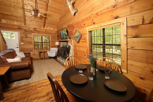Yellow Door Cabin - Family-friendly cabin near Smoky Mountains*Hot Tub*Fire Pit*
