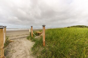 Beach nearby - Bayfront guest house - amazing view of Westport Marina, near Float 3 & museum (Westport)