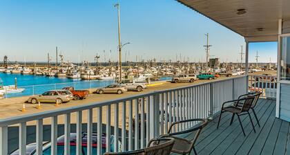 Bayfront guest house - amazing view of Westport Marina, near Float 3 & museum