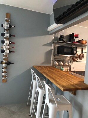 Fridge, microwave, stovetop, coffee/tea maker - La Casita de Abuela (Hato Rey Central)