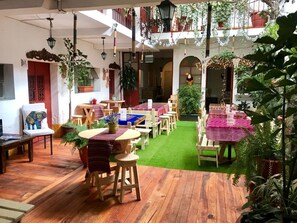 Daily cooked-to-order breakfast for a fee - Hostel la Quinta (Antigua Guatemala)