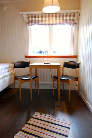 Basic Double Room, Shared Bathroom | Premium bedding, individually decorated, individually furnished - Försgården Bed & Breakfast (Transtrand)