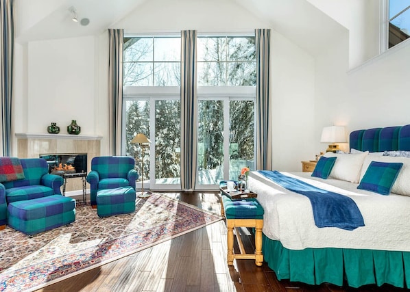 4 bedrooms, iron/ironing board, internet, bed sheets