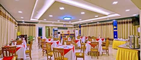 Breakfast, lunch, dinner served; local cuisine