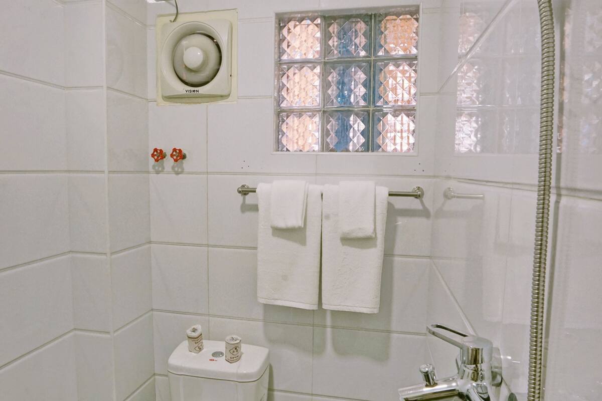 superior twin room | bathroom | free toiletries, hair dryer, slippers, towels