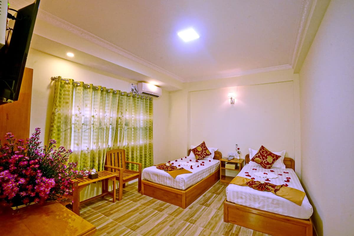 Minibar, desk, soundproofing, iron/ironing board