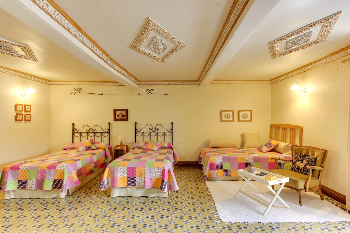 Free WiFi, bed sheets