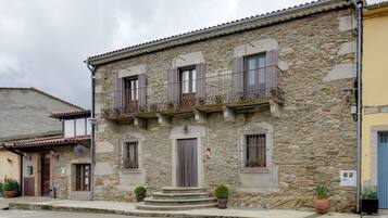 Mặt tiền nơi lưu trú