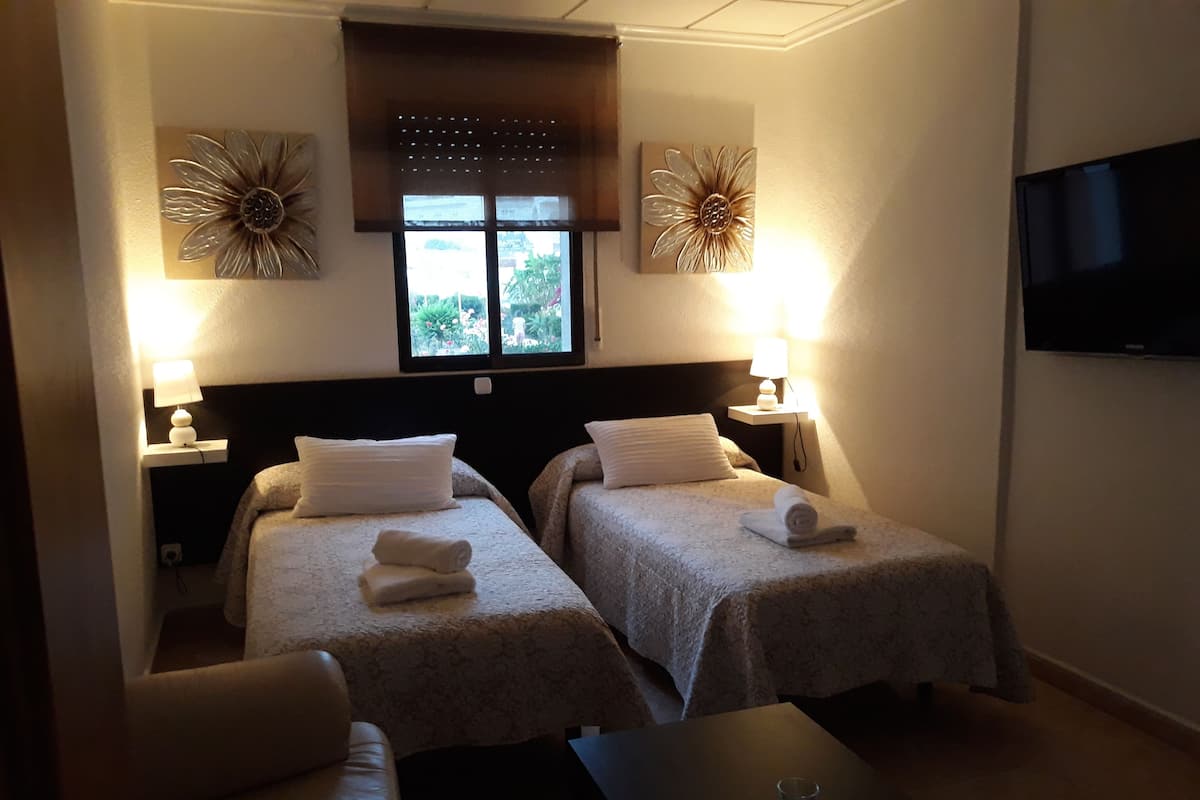 Kamer, 1 twee- of 2 eenpersoonsbedden | Extra bedden, gratis wifi, beddengoed
